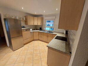 Fridge, oven, stovetop, dishwasher - At the Beck's (Rieneck)