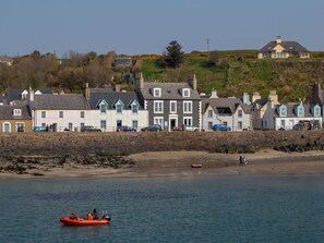 Beach - Wonderful private villa for 16 guests with WIFI, TV, patio and pets allowed (Stranraer)