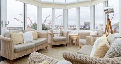 Beautiful private villa for 16 guests with WIFI, TV, patio and pets allowed