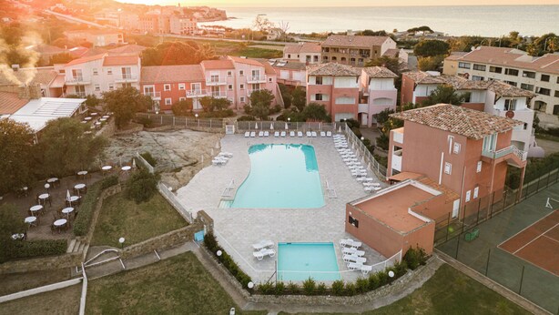A resort with a swimming pool, outdoor seating, and a view of the sea. - Ferienhotel Maristella  (Aregno)