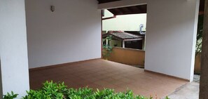 Property grounds - Adorable hideout in a peaceful Colombo Suburb within proximity to shopping (Battaramulla)