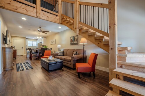 3BR WALK-IN w/Loft ~ Pool ~ FREE TICKETS INCLUDED! (RH230B)
