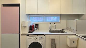 Kühlschrank, Mikrowelle, Geschirrspüler