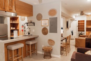 Interior - Trendy Brickell 2bd/2bth Free Parking Apt 8 (Miami)