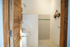 Hair dryer, towels, soap, toilet paper - Palm Cottage - A tranquil haven for two, self contained villa with private pool. (Watamu)