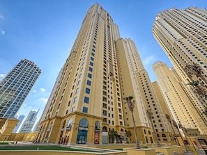 Exterior - Savis Home – Oceanfront Serenity & Marina Views (Dubai)