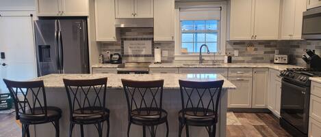 Refrigerador, microondas, horno, placa de cocina