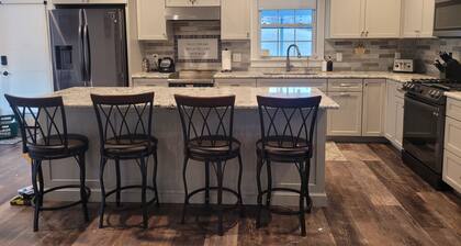 Family Getaway in Breezewood with AC and Wi-Fi