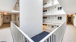 Interior - SAND CAPER 202 - 2B/2B ISLAND CONDO! (Fort Myers Beach)