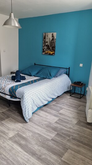 Free WiFi, bed sheets