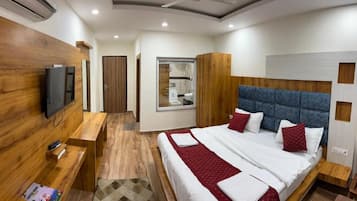 Deluxe-Zimmer, Balkon, Bergblick | Bügeleisen/Bügelbrett, kostenloses WLAN