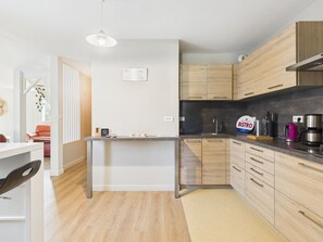 Fridge, microwave, oven, dishwasher