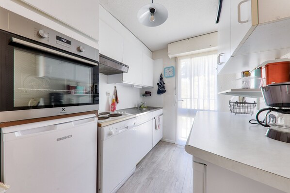 Fridge, microwave, oven, dishwasher