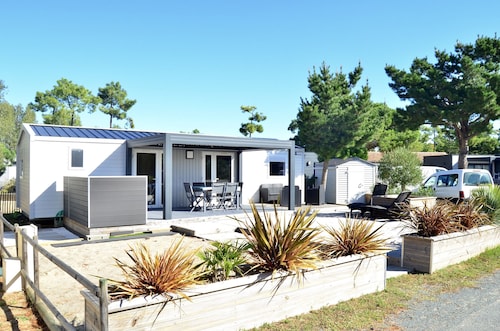 Chalet for 6 in St-Hilaire - Heated swimming pool