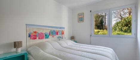 2 bedrooms, iron/ironing board, free WiFi