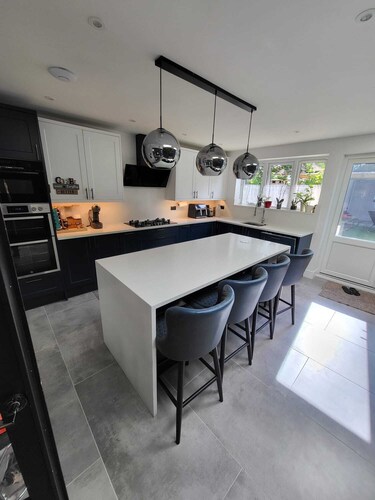 Luxury 3-Bed London Home • 3 stops away from Tottenham Stadium – 5* for Holidays