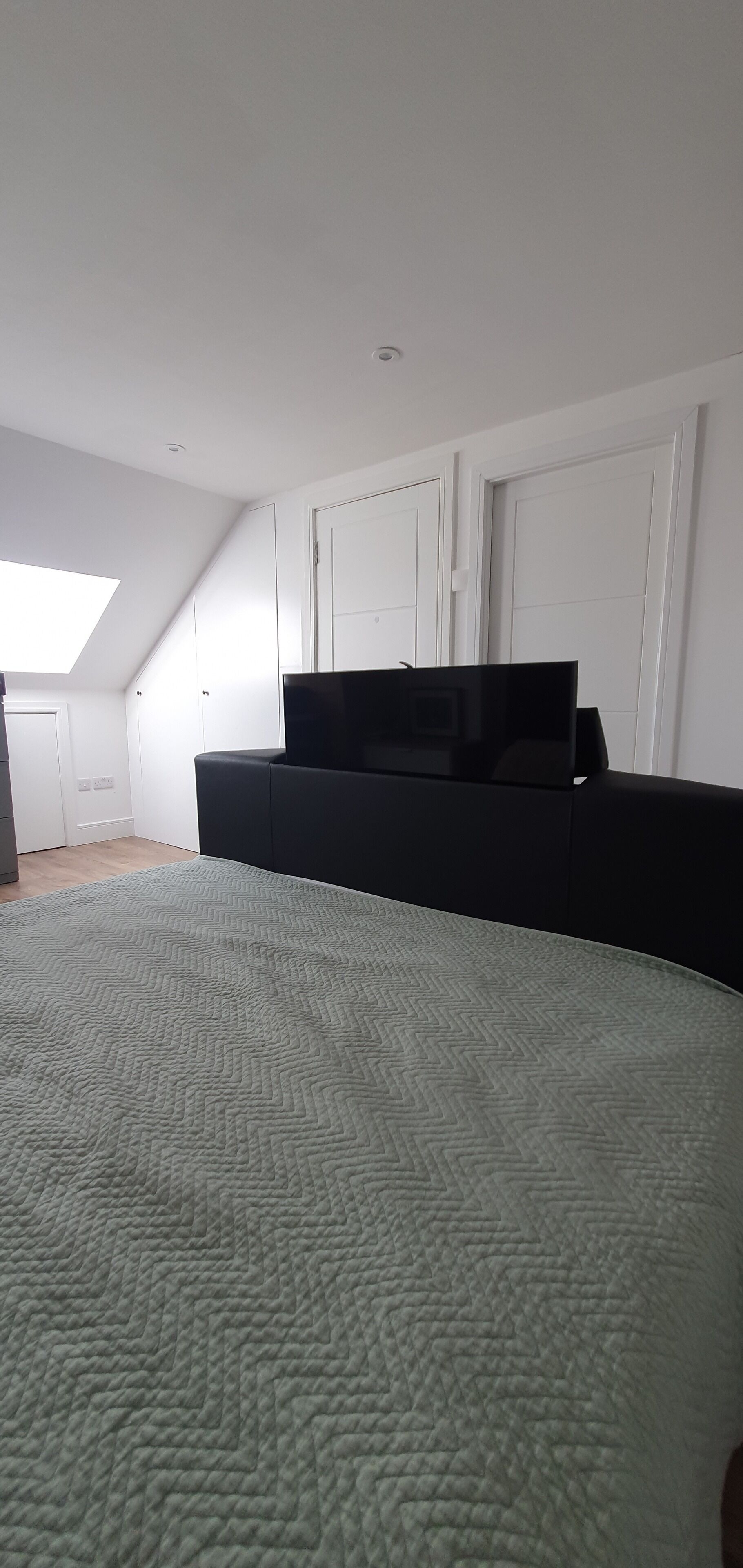 3 bedrooms, desk, iron/ironing board, WiFi