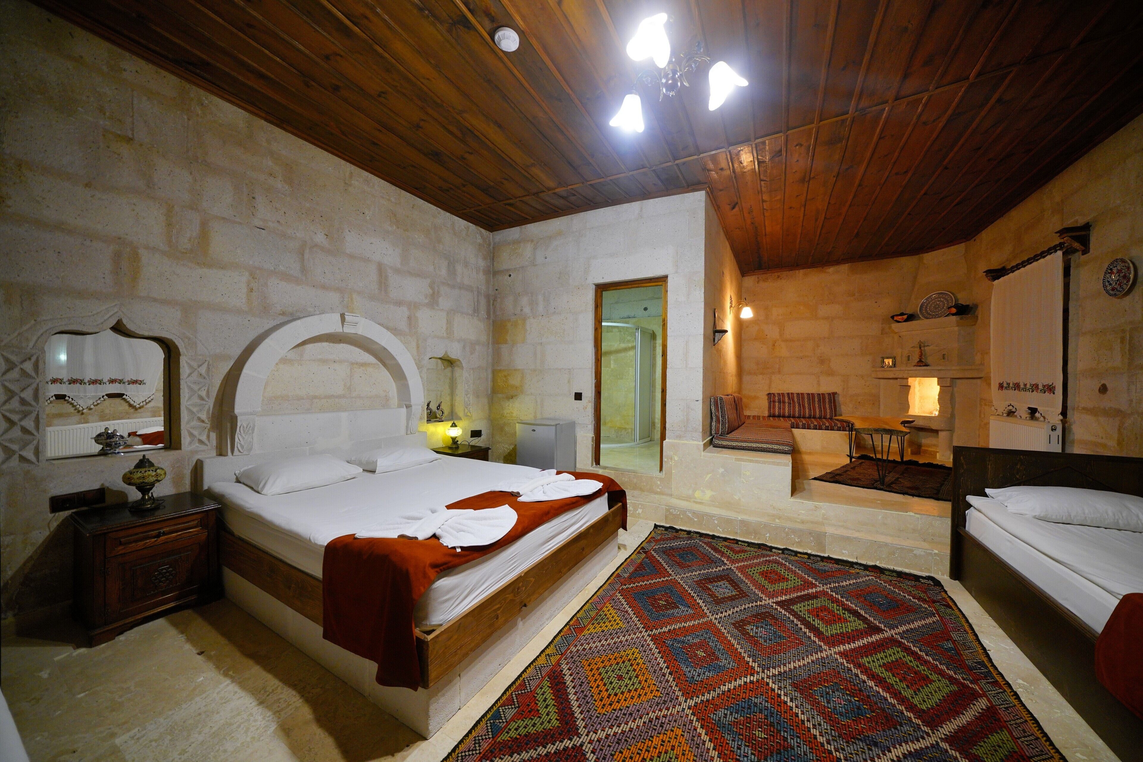 Caja de seguridad en la habitación y decoración personalizada 