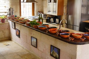 Café da manhã com buffet grátis todos os dias