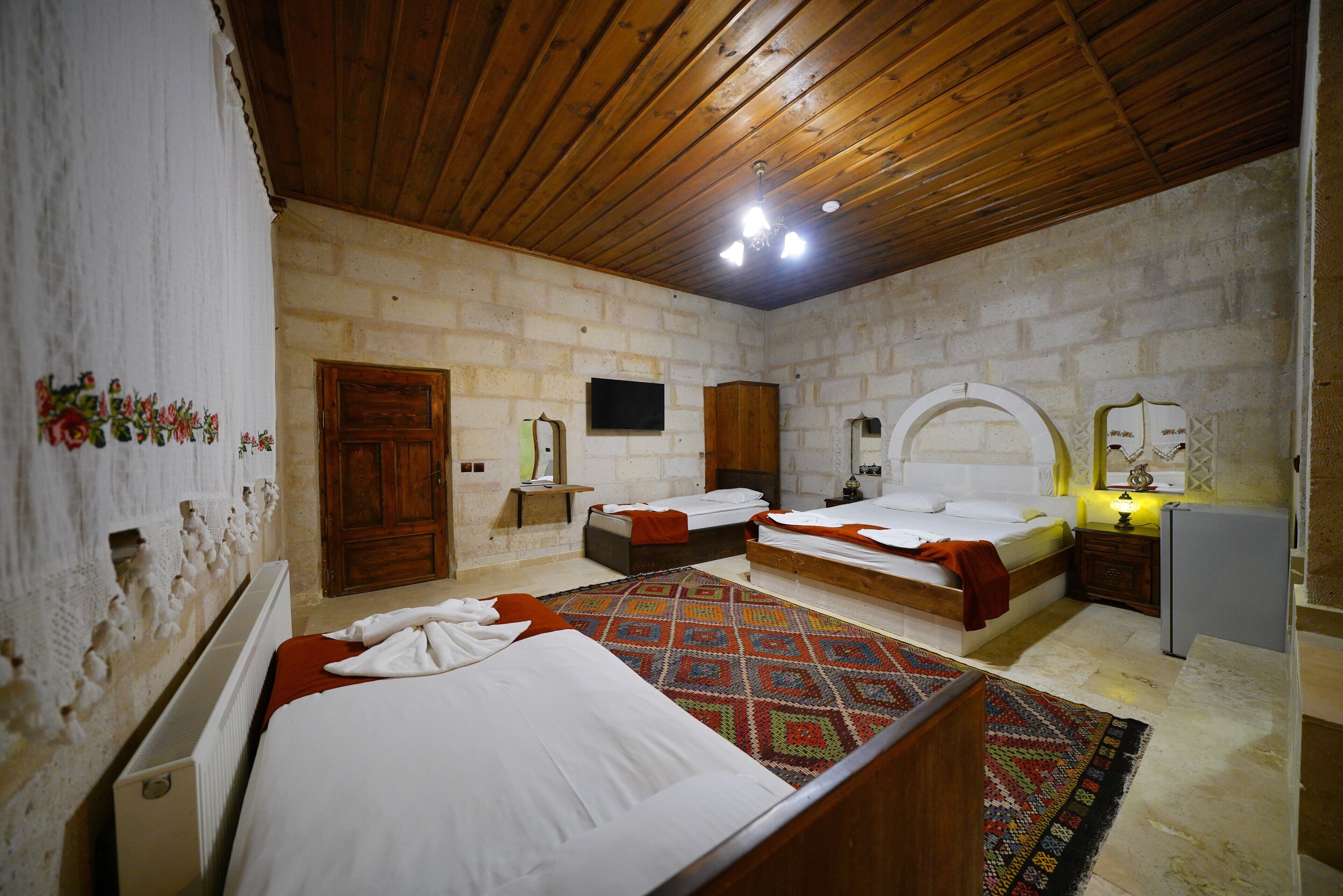 Grand Family Art Room With Fireplace | In-room safe, individually decorated, individually furnished, desk