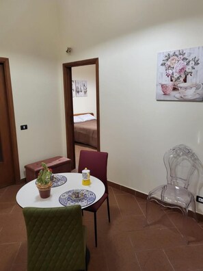 House, 1 Bedroom, Accessible, Smoking | Dining room