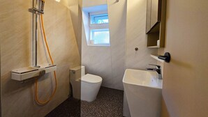 A compact bathroom with a shower, toilet, and sink. - Maison de Pepperoni Cheongdam N.5 Romantic Retreat in Gangnam, Garden View! (서울시)