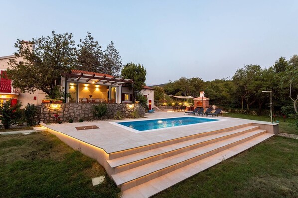 Villa, 4 slaapkamers, roken, privézwembad | Zwembad | Een buitenzwembad