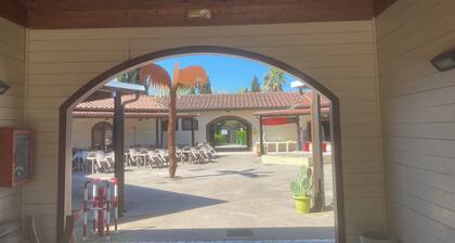 Charming 2-bedroom chalet in tranquil Toscana , Viareggio, camping Paradiso