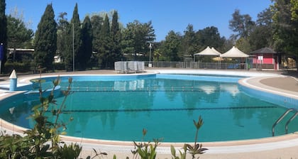 Charming 2-bedroom chalet in tranquil Toscana , Viareggio, camping Paradiso