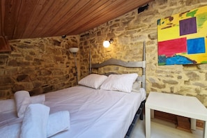 3 bedrooms, bed sheets