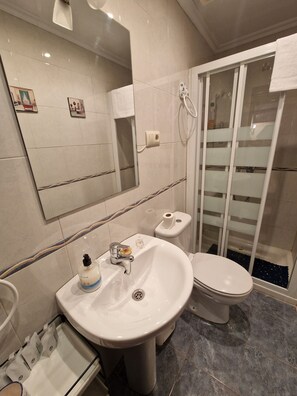 Shower, towels - 14A04 Casa de piedra Colunga (Colunga)