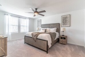 3 bedrooms, iron/ironing board, WiFi, bed sheets - 3-bedroom townhome in charming Davenport with AC, fitness room, WiFi (Davenport)