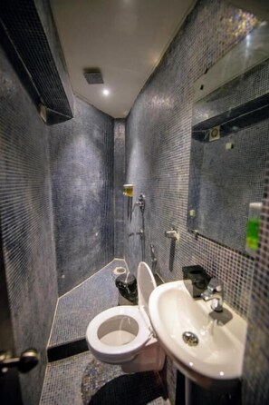 Executive Plus Room | Bathroom - OTC By 4 Lal Ghat - My Downtown Hotels (Udaipur)