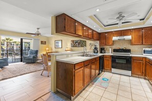 Fridge, microwave, oven, stovetop - Relax and enjoy the beautiful palm surrounded lagoon! (Saint Augustine)