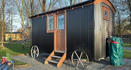 Cosy En-suite Shepherd Huts in beautiful wooded area.