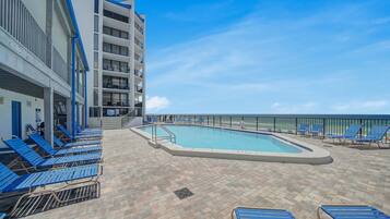 Een verwarmd zwembad