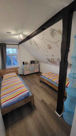 2 bedrooms, travel cot, free WiFi, bed sheets - Vacation home Dörpblick in the smallest warf village of the Krummhörn (Krummhörn)