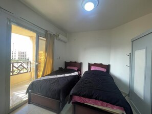 2 habitaciones, tabla de planchar con plancha, wifi y ropa de cama