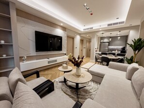 Smart TV - Vserve Elevate Your Stay with Stunning Skyline Views (Dubai)