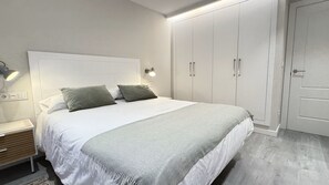 Luxury Apartment, 1 Bedroom | 1 bedroom, soundproofing, free WiFi, bed sheets - Apartamento Ourense Vello (Ourense)