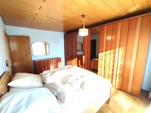 3 Schlafzimmer, Bügeleisen/Bügelbrett, WLAN, Bettwäsche