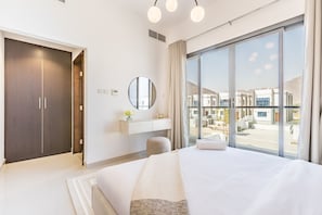 4 bedrooms, in-room safe, iron/ironing board, free WiFi