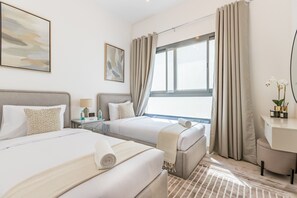 5 chambres, coffres-forts dans les chambres, fer et planche à repasser