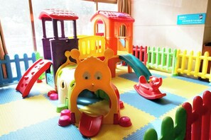 A children's play area with a slide, climbing structures, and a colorful playhouse. - Liaocheng Yuelu Hotel (Liaocheng)