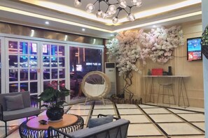 Unclassified image, 3 of 7, button - Hotel Taihe California (Taihe)