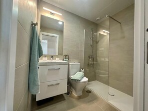 Shower, hair dryer, towels - Live Your Dream in Málaga (Málaga)