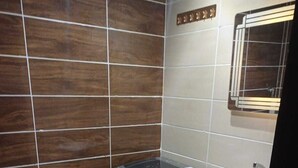 A bathroom with a toilet, a washing machine, and a sink. - Florenze Khamsin Hurghada- - Room K203 (Hurghada)