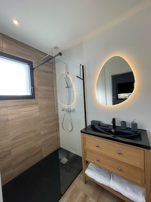 Shower, towels
