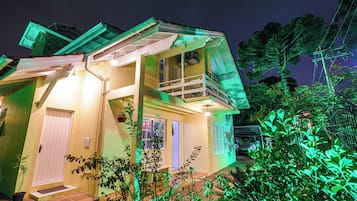 Fachada del alojamiento - Noche