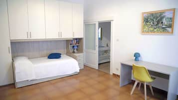 1 bedroom, free WiFi, bed sheets